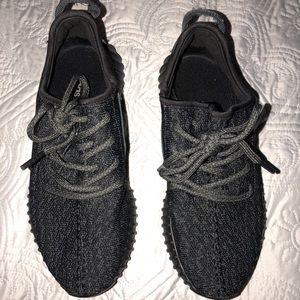 Yeezy 350-all Black